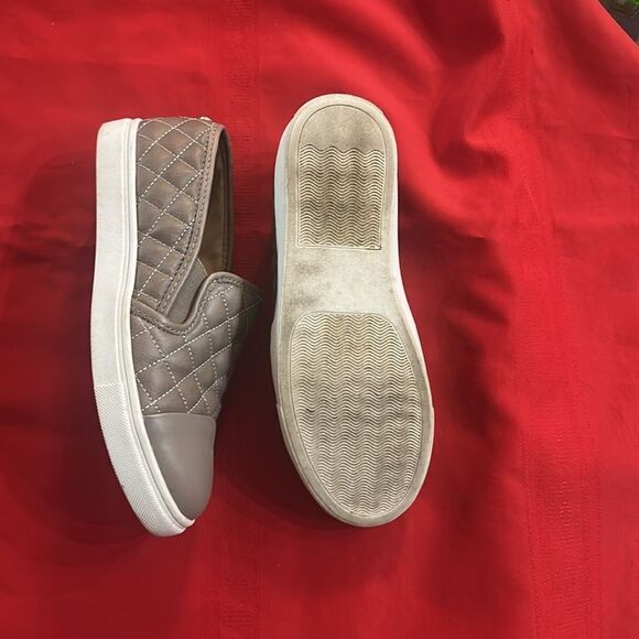 Steve Madden Leather Quilted Sneaker Size 6 - Picture 6 of 6